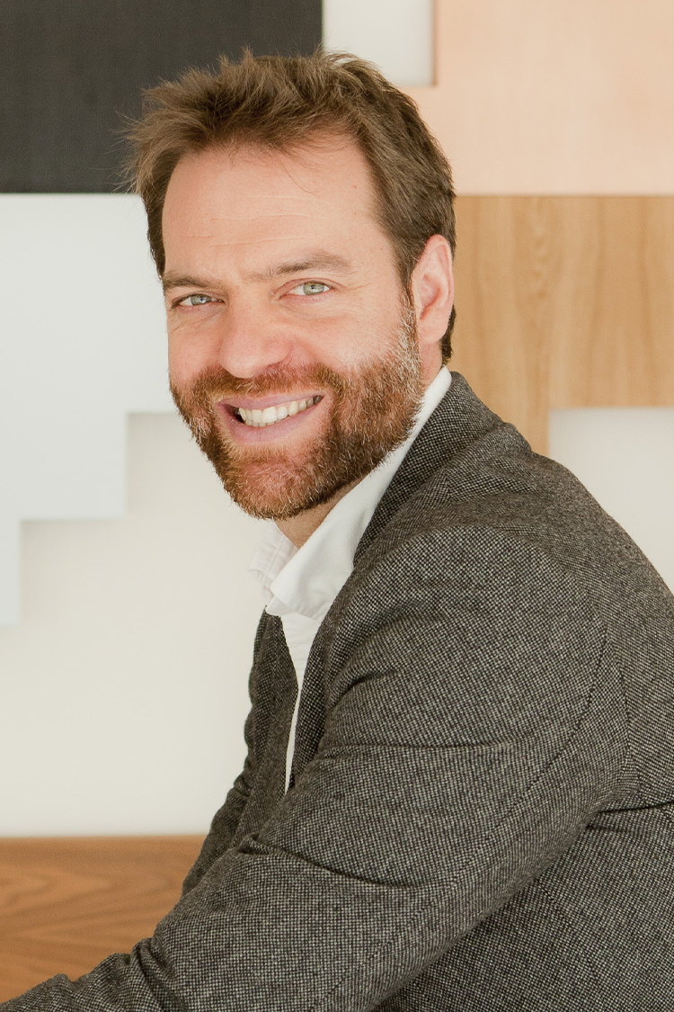 Hector Linares Kantar